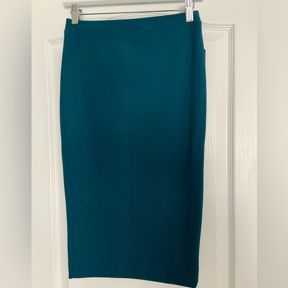 MIDI skirt & crop tank outfit - Picture 3 of 6